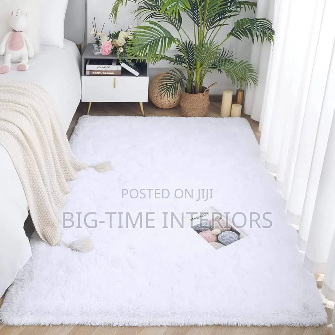 White Fluffy Center Carpet 1.5by2 Meters