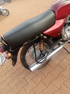 Bajaj Boxer 100 2024 Red