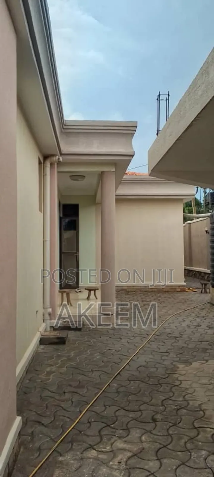 Furnished 5bdrm House in Central Division for sale