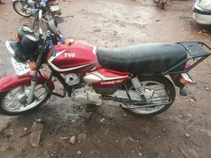TVS HLX 125 2022 Red