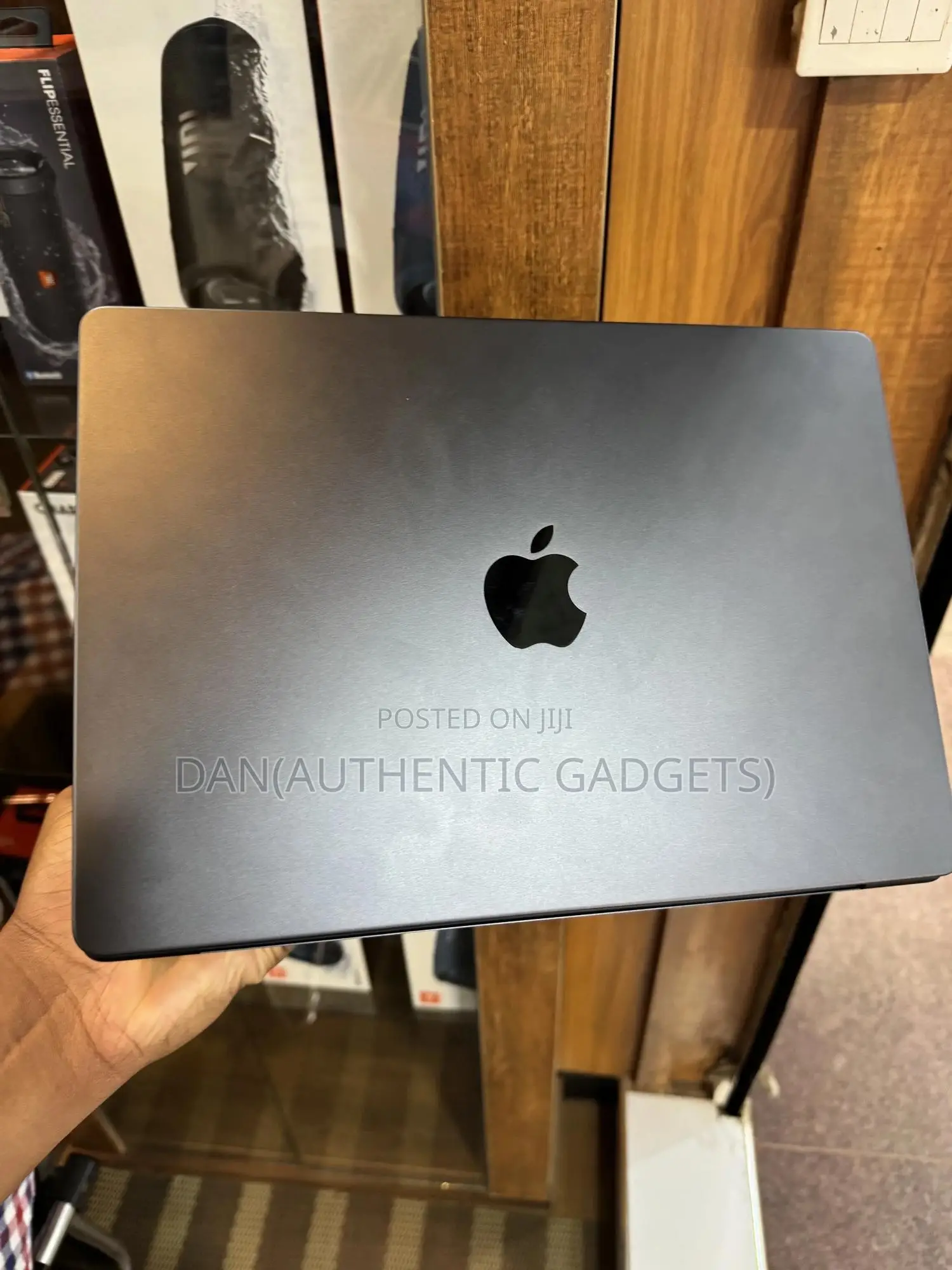 New Apple MacBook Pro 2023 M3 14-Inch 18GB Apple M3 Pro SSD 512GB