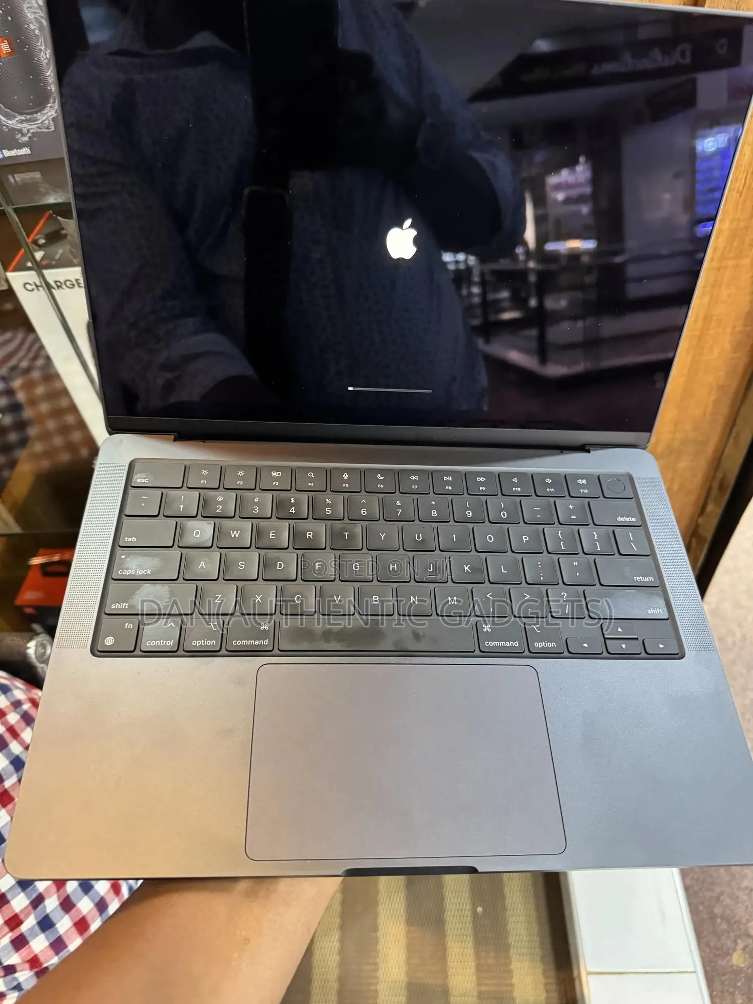 New Apple MacBook Pro 2023 M3 14-Inch 18GB Apple M3 Pro SSD 512GB