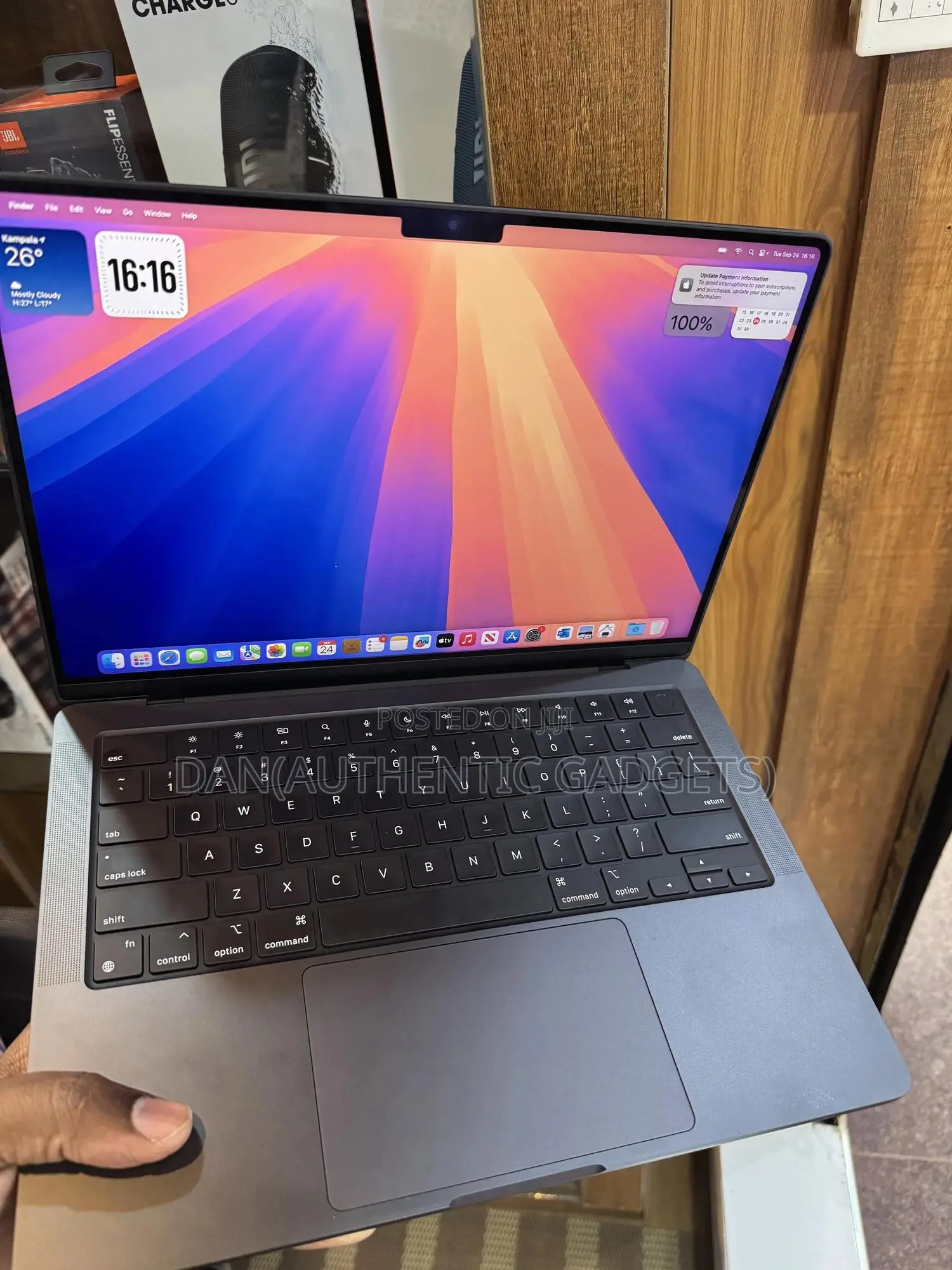 New Apple MacBook Pro 2023 M3 14-Inch 18GB Apple M3 Pro SSD 512GB