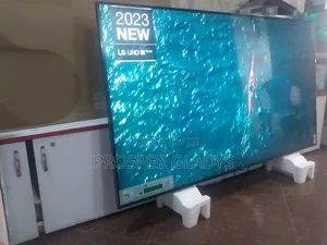 65 Inches Led Lg Smart UHD Flat Screen Flameless
