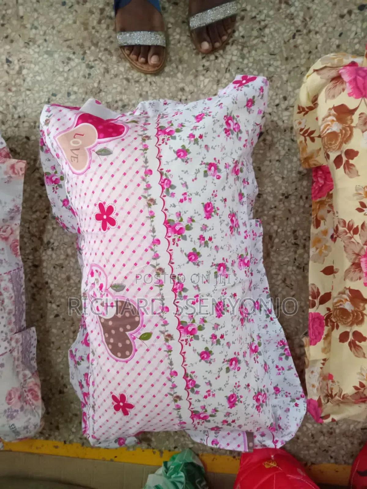 Medium Pillows Apair