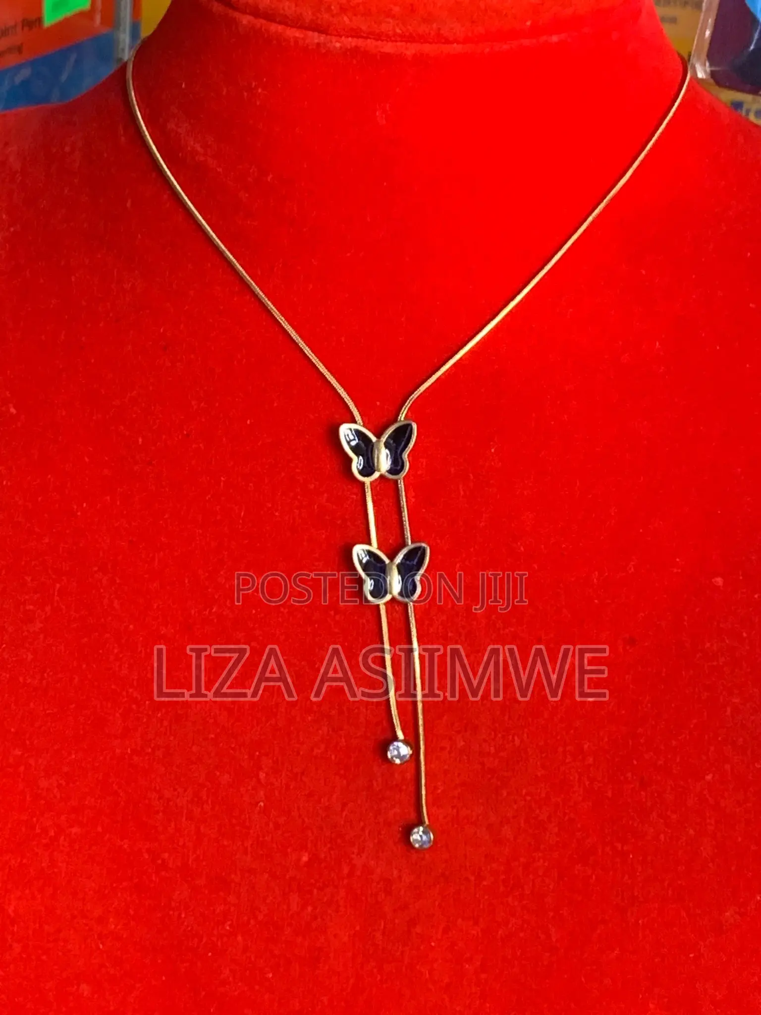 Lady’S Gold Butterfly Necklace Mixed With Black