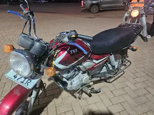 TVS HLX 125 2022 Red