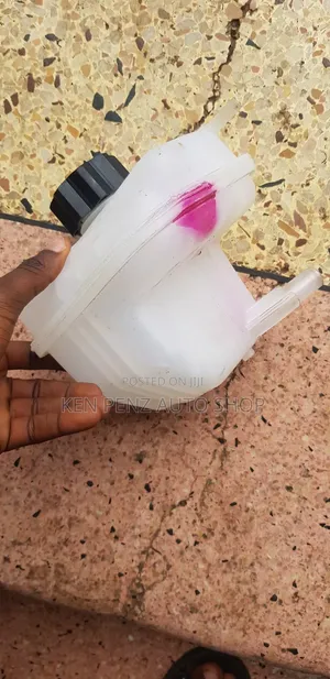 Coolant Reservoir for Nissan Dualis