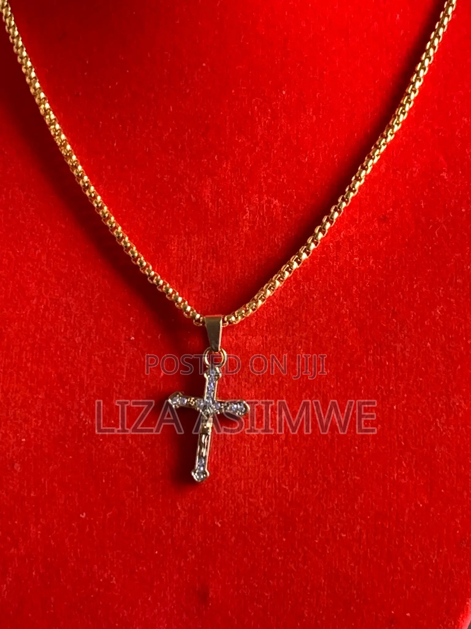 Unisex Gold Necklaces With a Cross Pendant