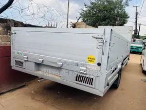 Fuso Truck 21ft