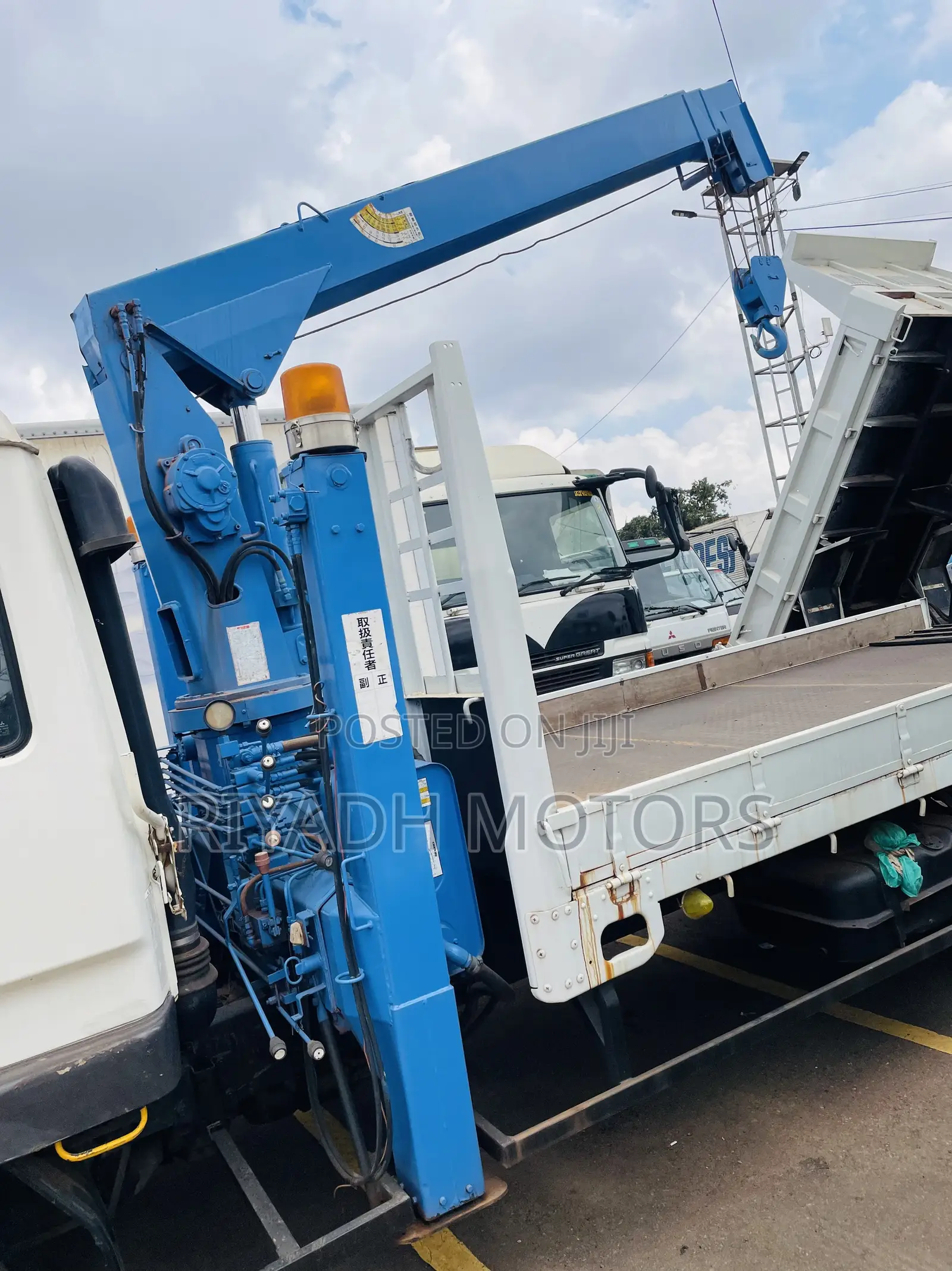 Fuso Truck With Crane