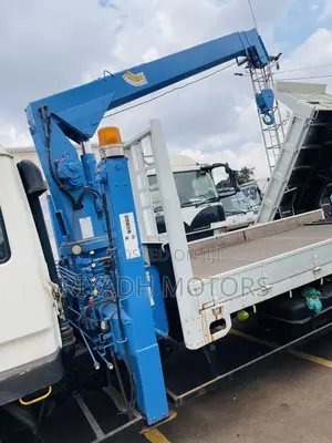 Fuso Truck With Crane