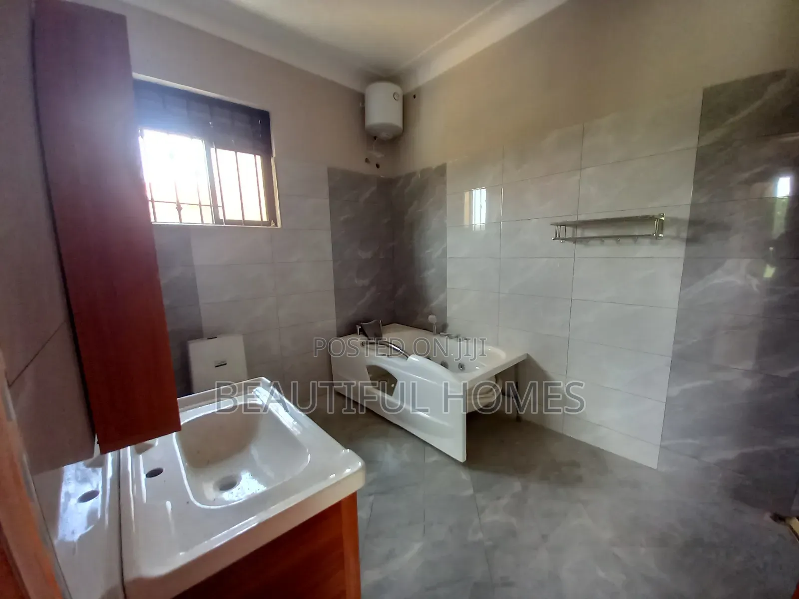Furnished 4bdrm House in Kira Corporate for sale