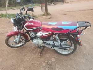 TVS HLX 125 2023 Red