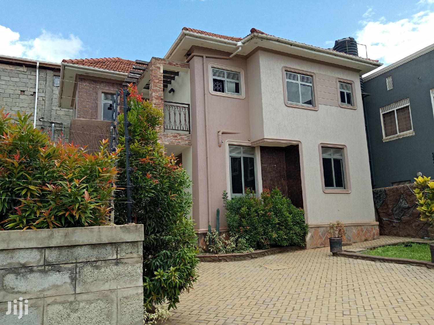 Kira Posh Castle For Sell In Tarmacked Neighborhood