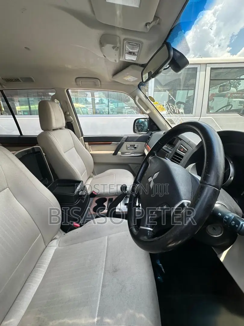 Mitsubishi Pajero 3.2 Di-Dc GLS 2011 Gray