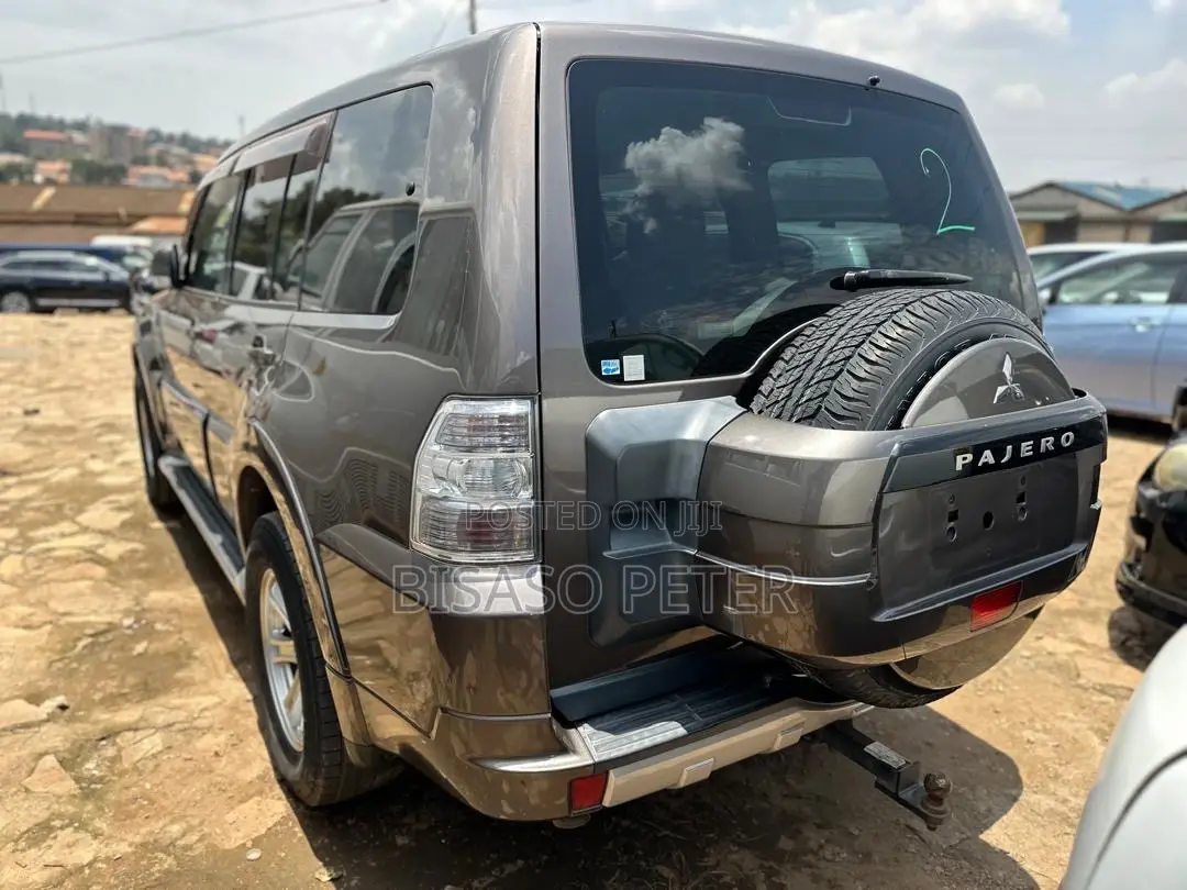 Mitsubishi Pajero 3.2 Di-Dc GLS 2011 Gray