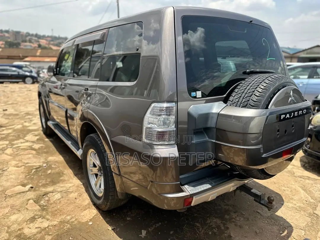 Mitsubishi Pajero 3.2 Di-Dc GLS 2011 Gray