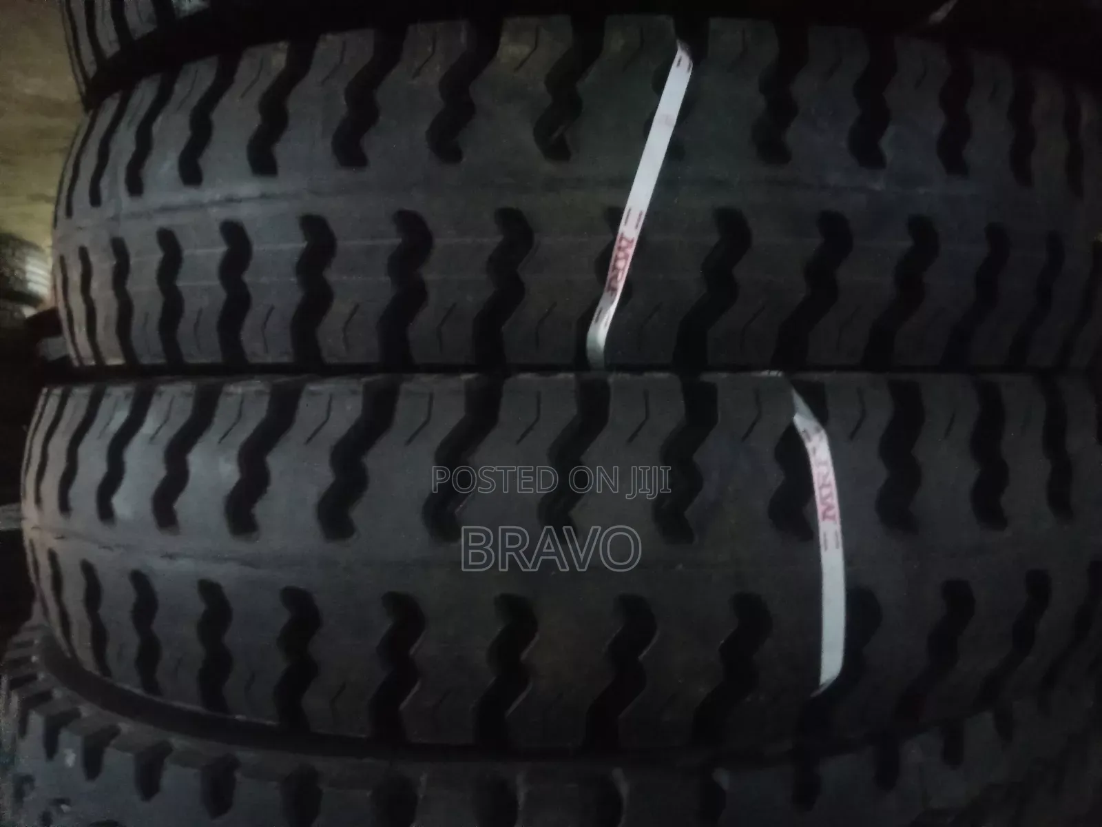 Tires 1000-20 MRF.