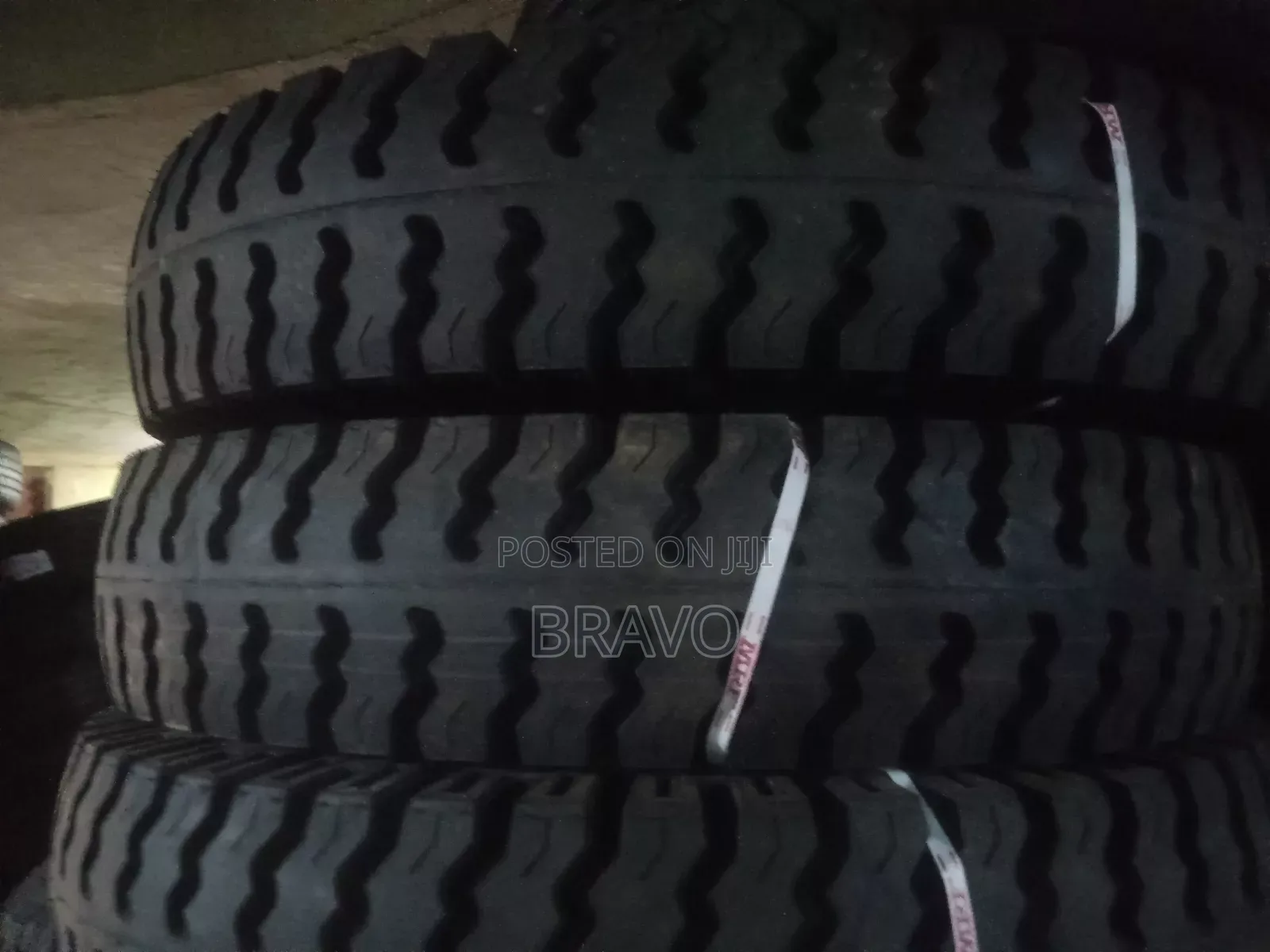 Tires 1000-20 MRF.