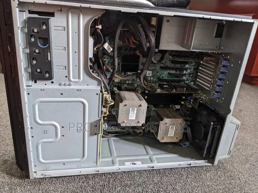Server Dell PowerEdge T430 32GB Intel Xeon HDD+SSD 2T