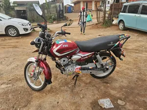 TVS HLX 125 2022 Red
