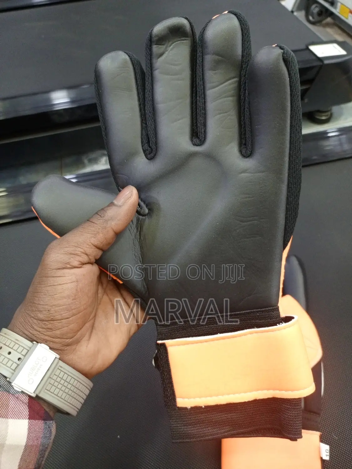 Goalkeeper Gloves (Predator)