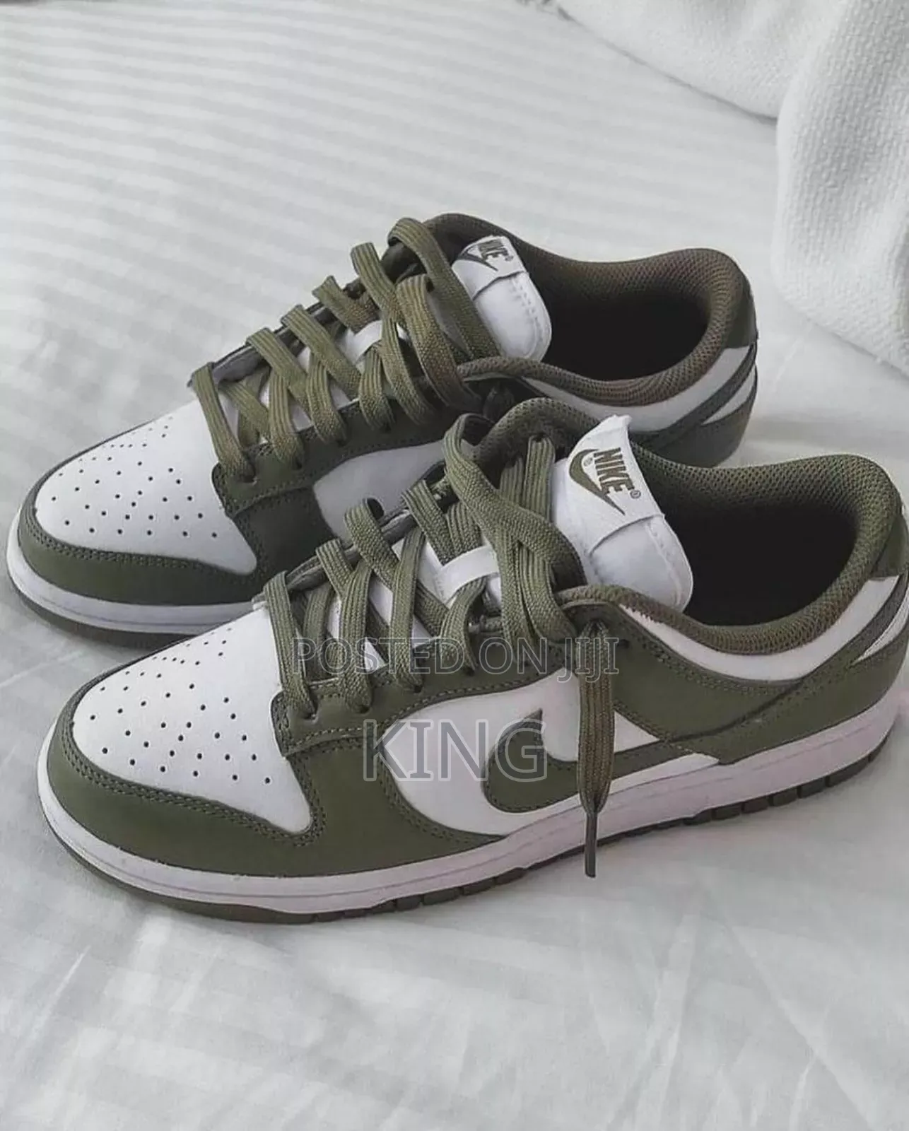 Nike Dunk Low Medium Olive Sneakers