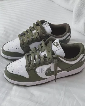 Nike Dunk Low Medium Olive Sneakers
