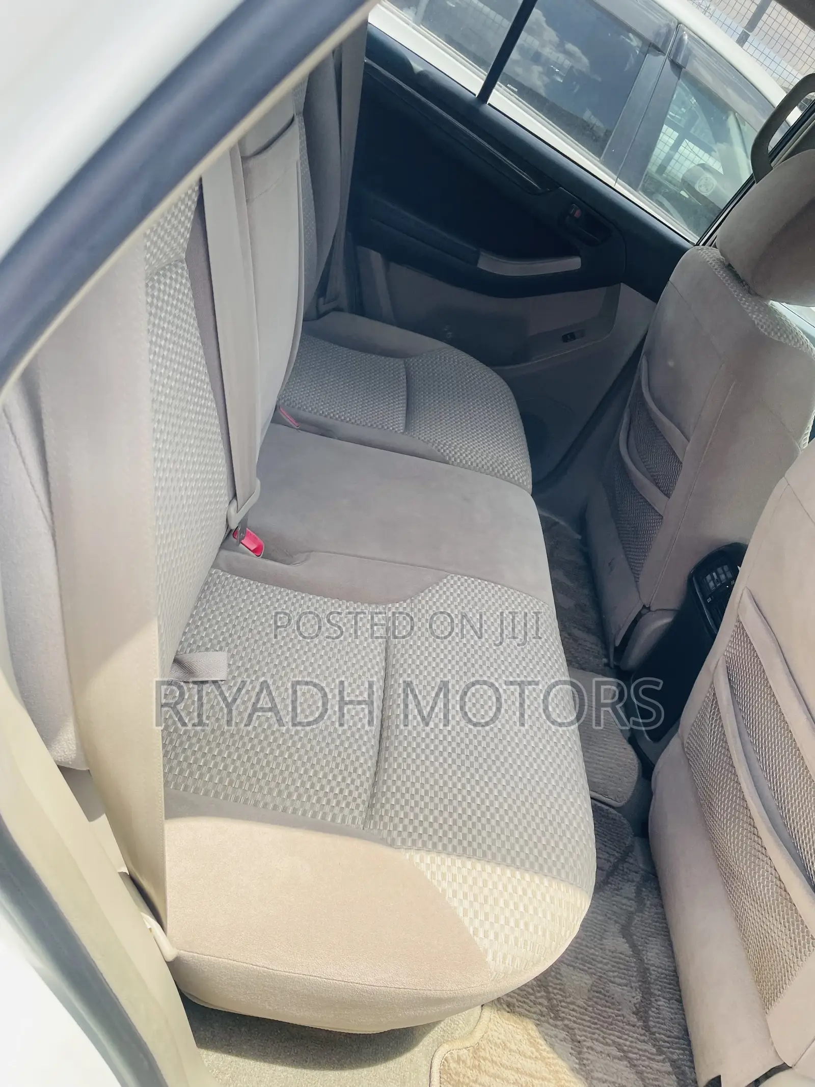 Toyota Hilux Surf 2009 White