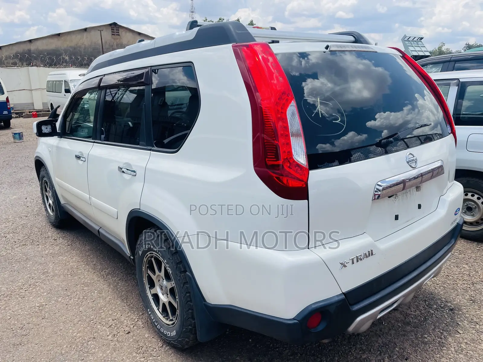 Nissan X-Trail 2.0 Petrol XE 2011 White