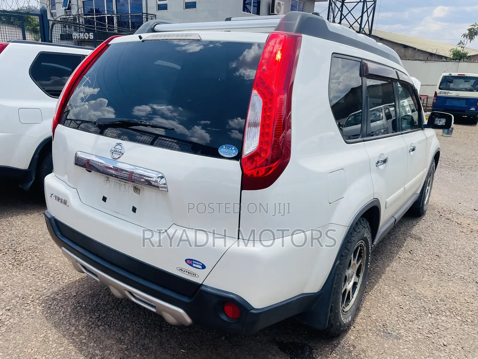 Nissan X-Trail 2.0 Petrol XE 2011 White