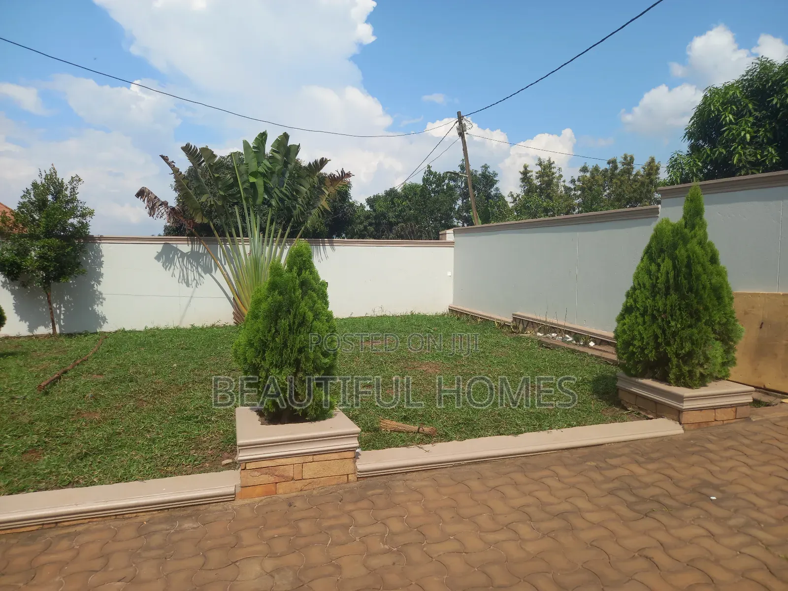 Furnished 4bdrm Bungalow in Kira for sale