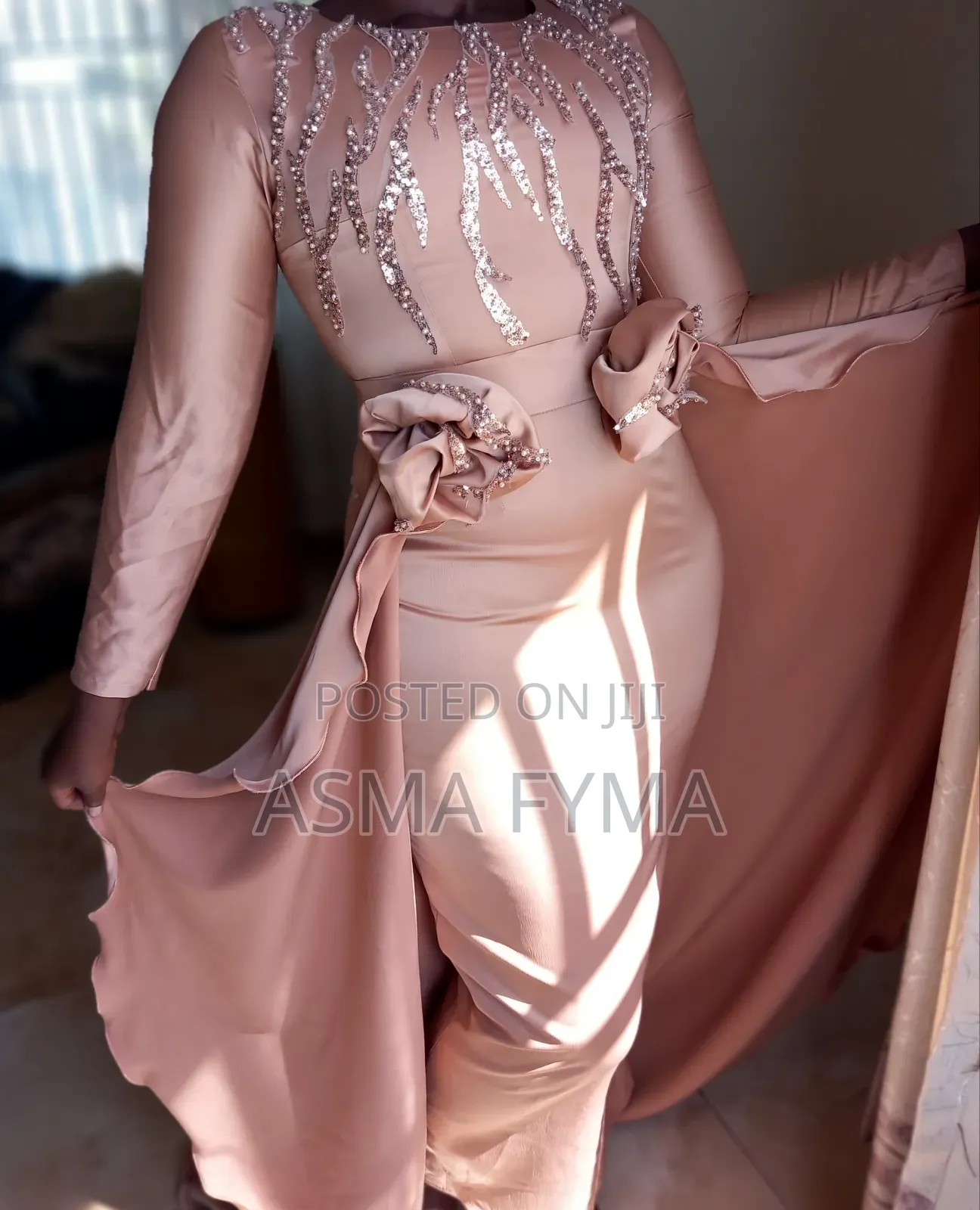 Dresses For Hire, Sell And Customizing.