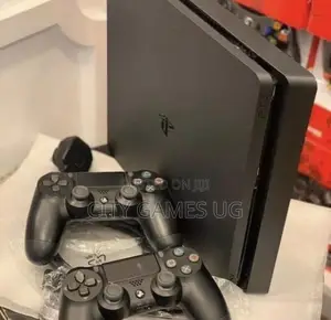 SONY PS4 Slim - Pads and Fc25