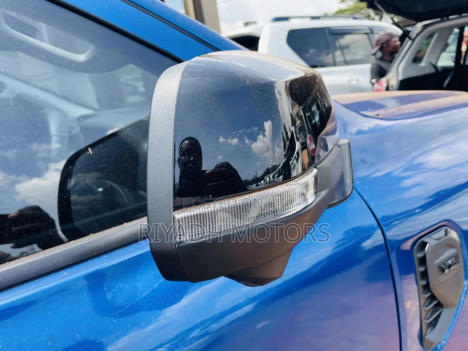 Ford Everest 2023 Blue