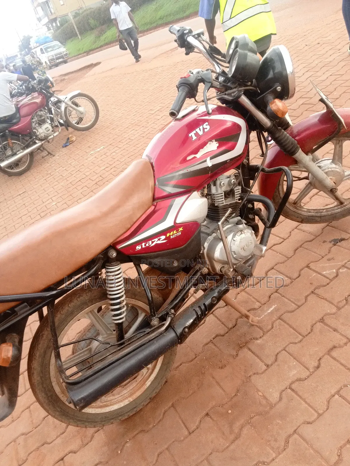 TVS HLX 125 2023 Red