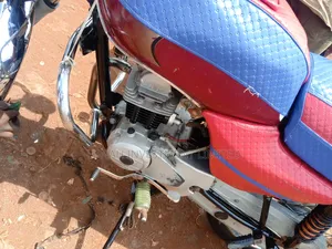 Bajaj Boxer 100 2022 Red