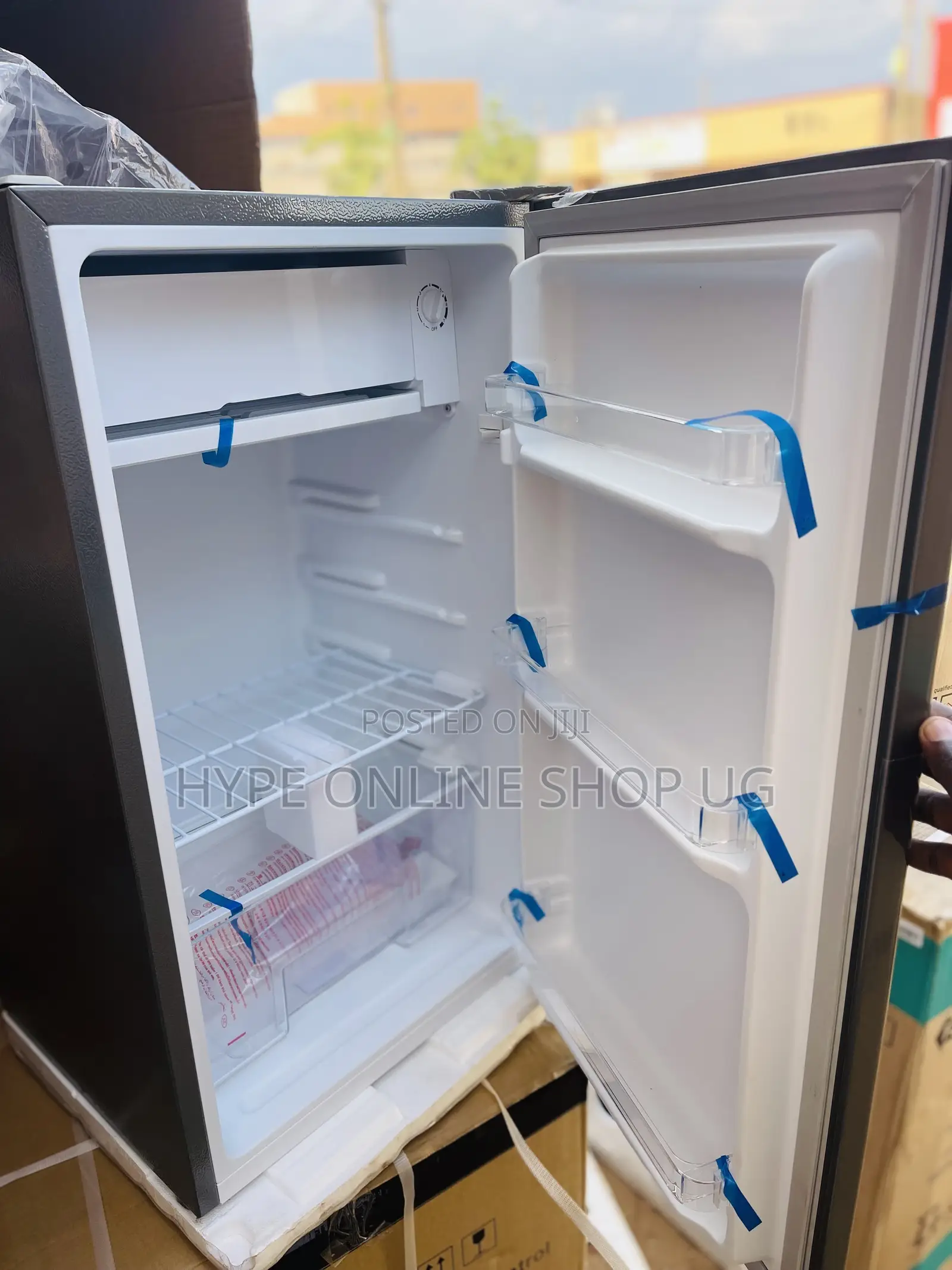Chiq 120L Fridge at 420000 Ug
