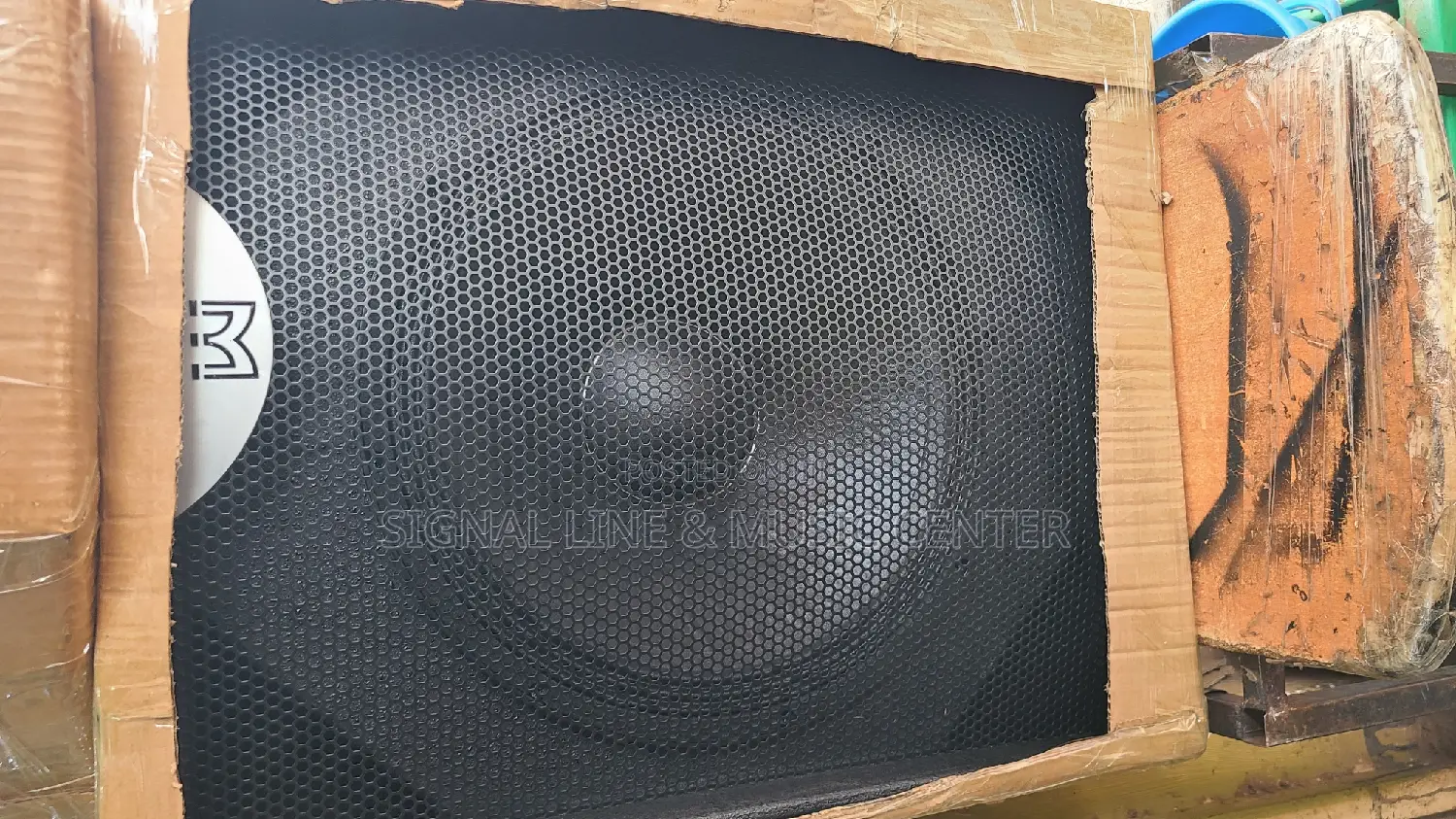 Martin Audio Singal Bass Black Speakers