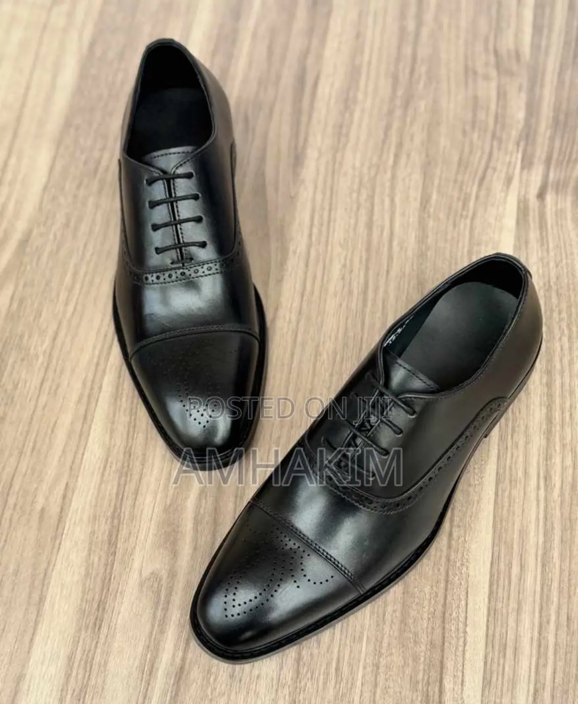 Men’S Finned Leather Classic Oxfords in Stock