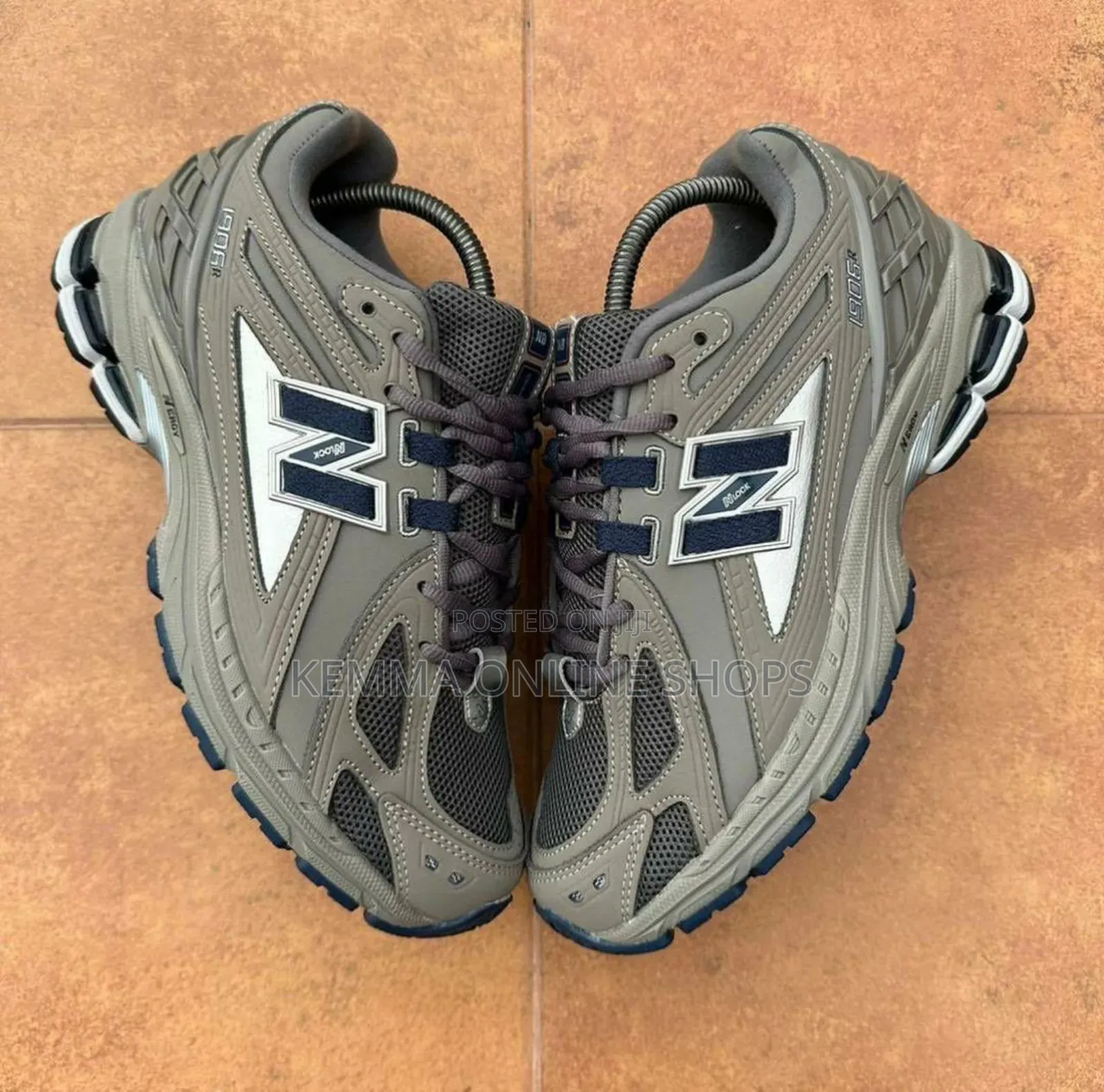 New Balance Series 530.