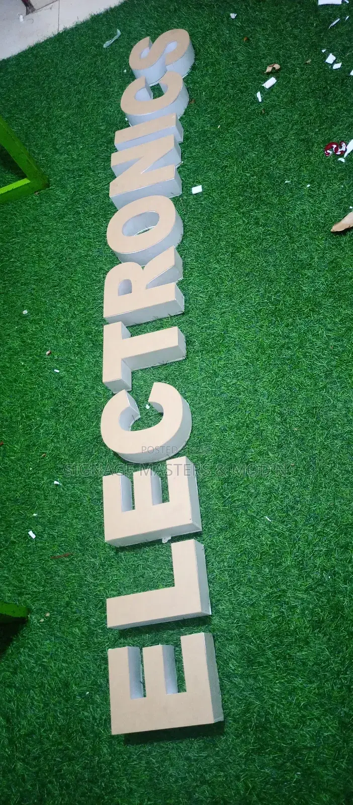 3D and 2D Electronics Sign