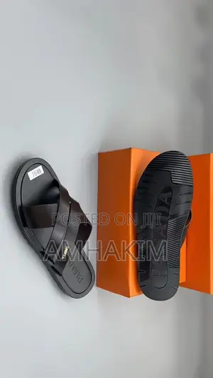 New Classic Men Sandals in Stock