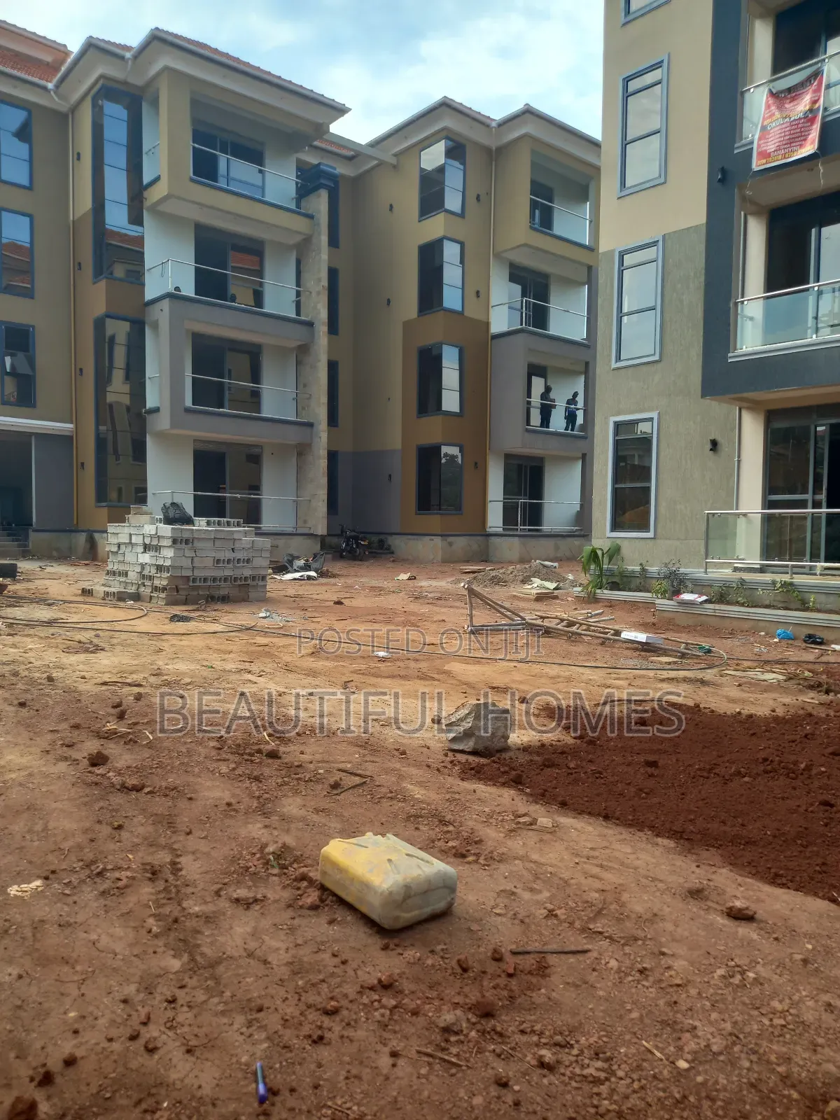 Furnished 2bdrm Block of Flats in Kisaasi, Central Division for sale