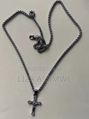 Essential Necklaces With a Crucifix Pendant
