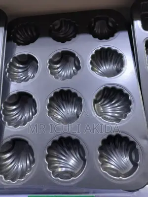 12pcs Letuce Shape Nonstick Muffin Mold Baking Pan WTH Holes