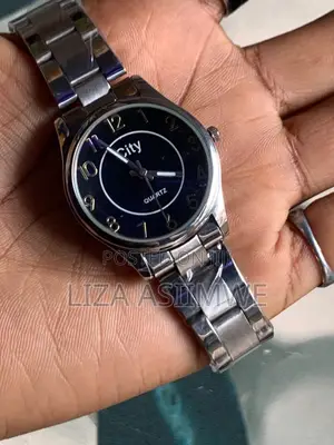 Lady’S Quartz Silver Round Watch