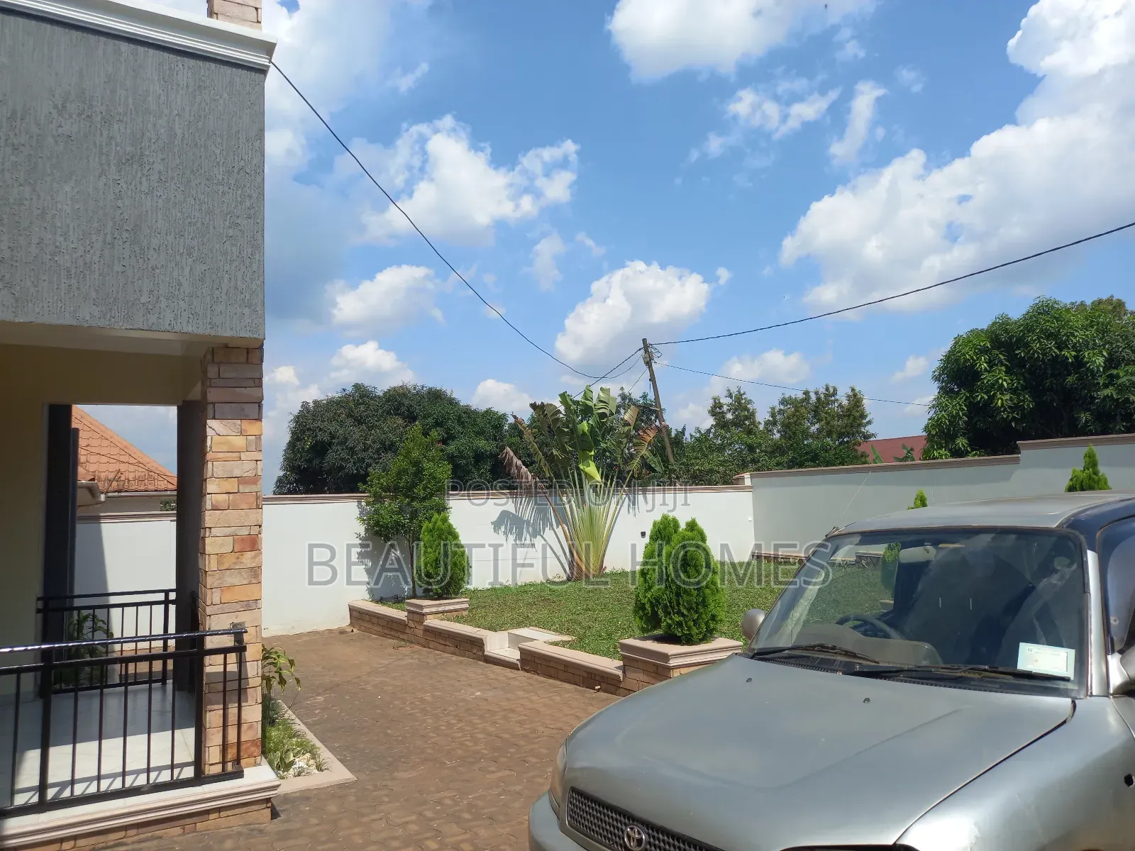 Furnished 4bdrm House in Kira for sale