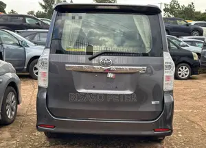 Toyota Noah 2.0 143hp AWD (8 Seater) 2011 Gray